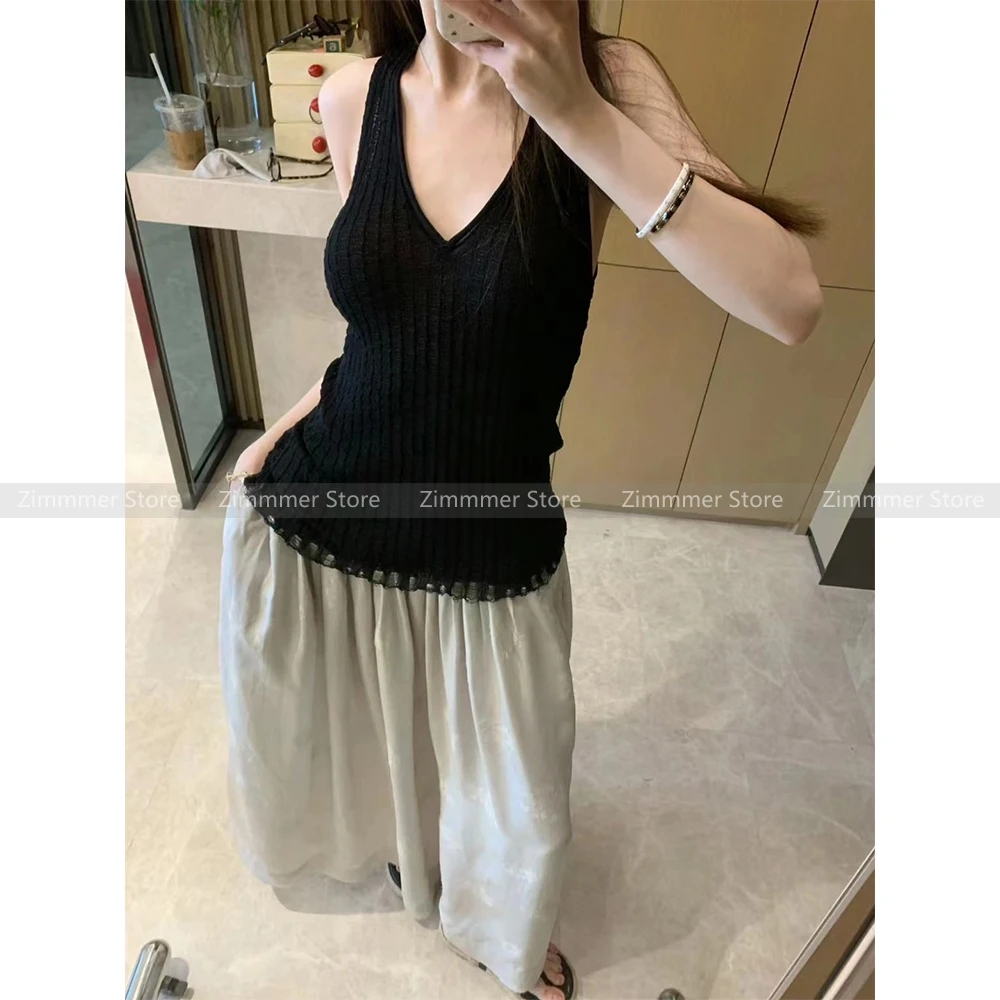 

Niche women's temperament V-neck grinding edge hole hem sleeveless knitted vest summer new commuter versatile