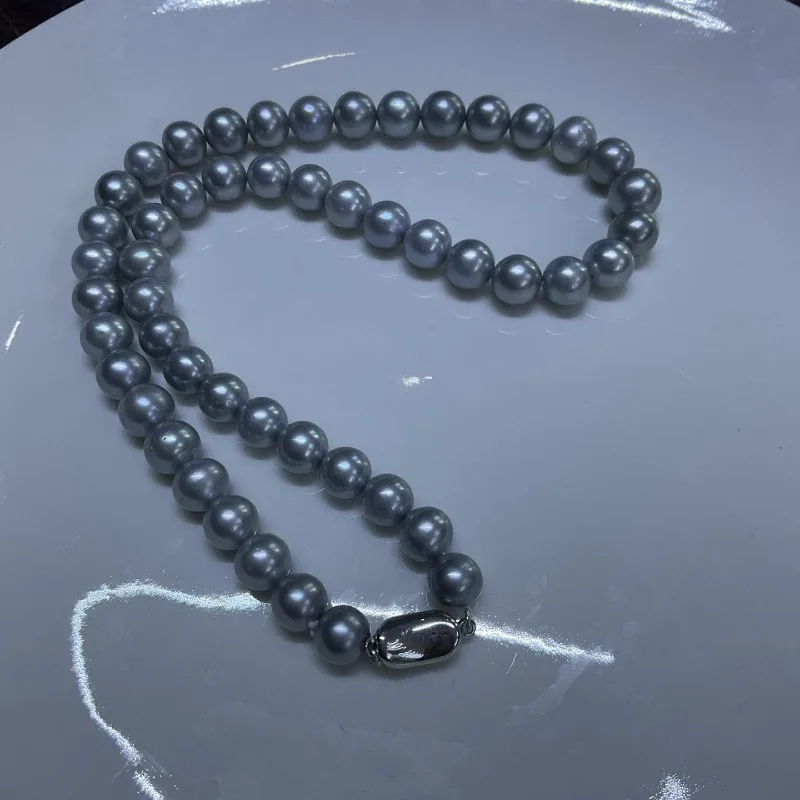 

Жемчужное ожерелье 8-9 мм, почти круглое, с незначительными дефектами, в основном бежевого цвета, готовое изделие.