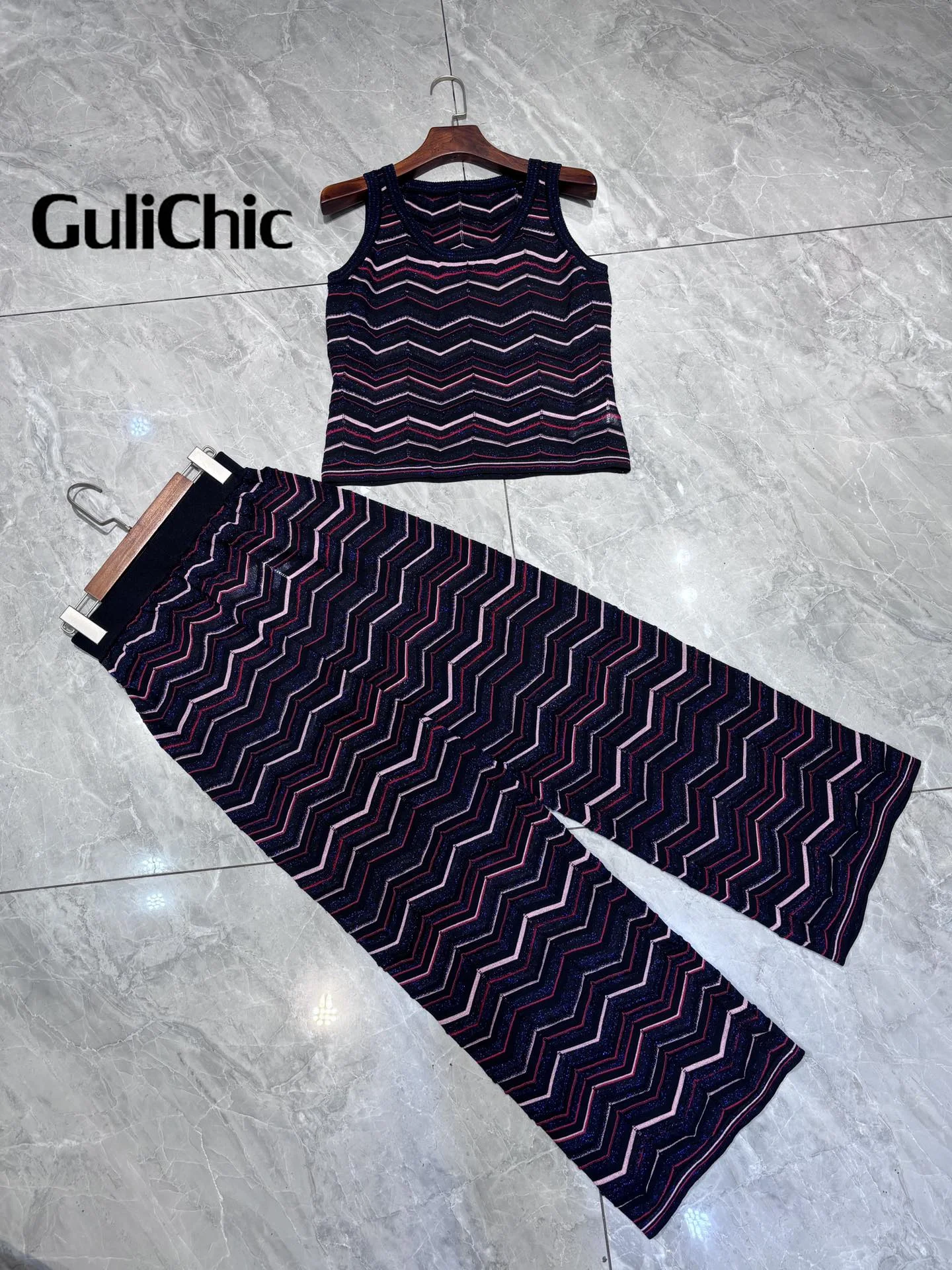 7.12 GuliChic Shiny Metallic Bright Silk Multicolor Zigzag Striped Slim Tank Top And Straight Pants Knit Set For Women