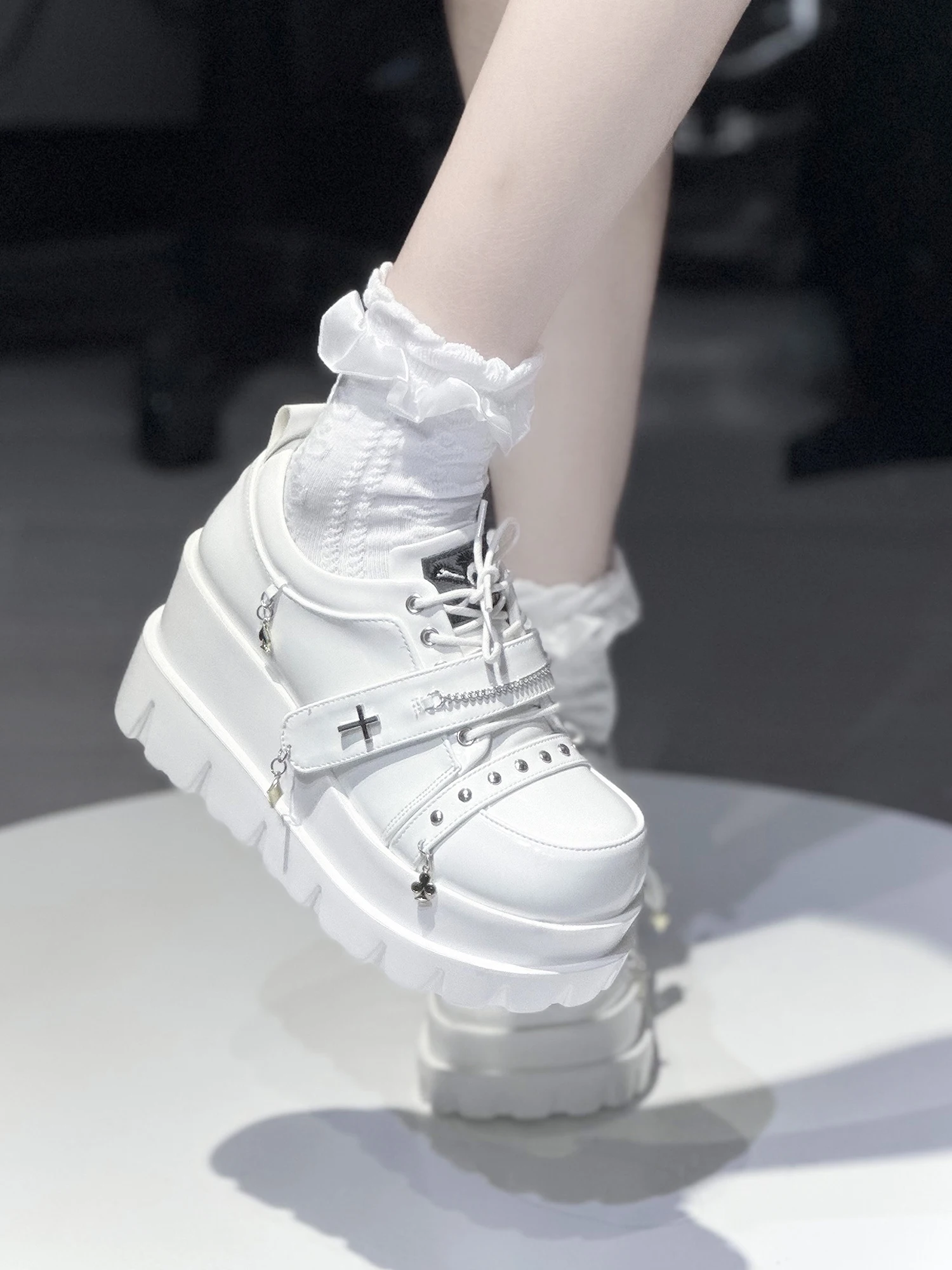 이상한 대학 Y2k 하위 문화 매운 소녀 두꺼운 밑창 신발 펑크 스타일 스폰지 케이크 라운드 발가락 싱글 신발 로리타 소녀