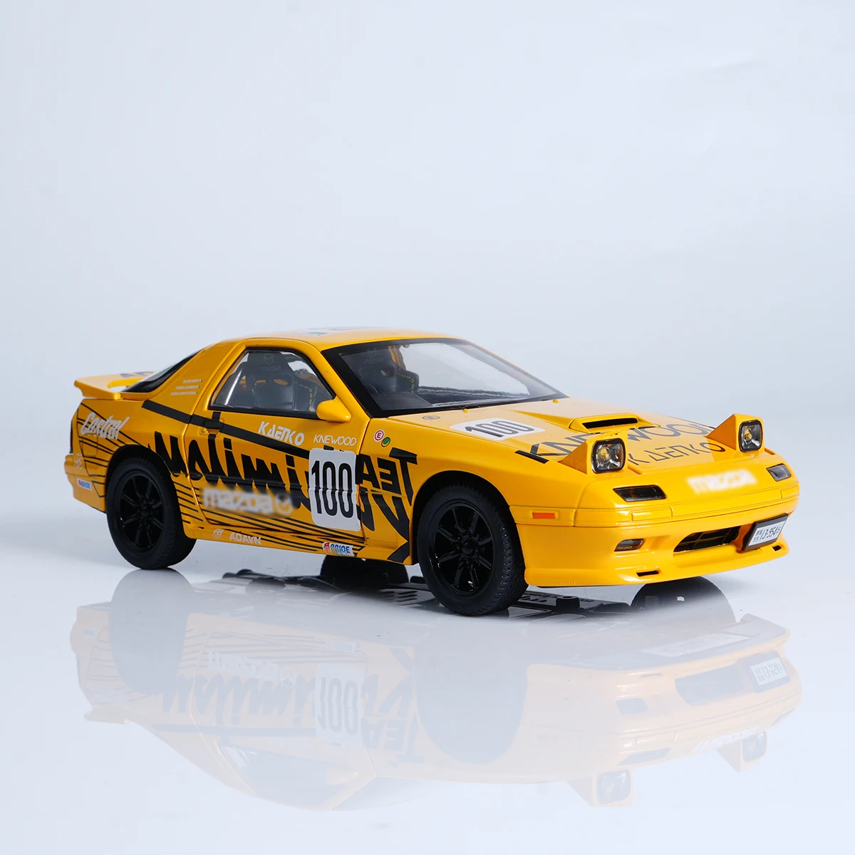 

1/24 Diecast Model Car for Men, RX7-FC Car toy, Pull Back Toy with Opening Doors, Detailed Interior, home decor, ideal Gift