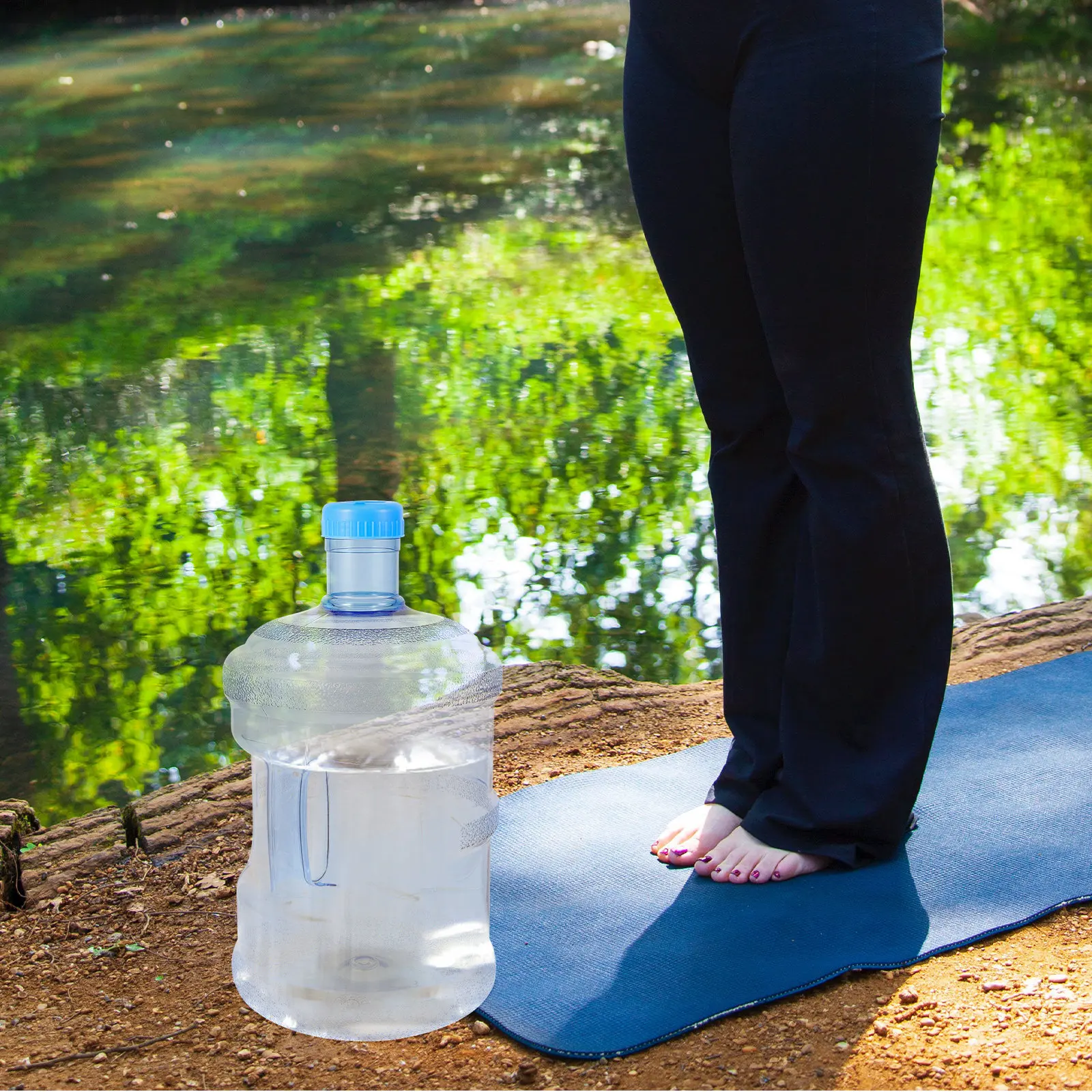 

Sturdy Portable Water Jug Clear Pet Material Large Capacity Easy Grip Handle Perfect for Camping Hiking Sports Hydration Water