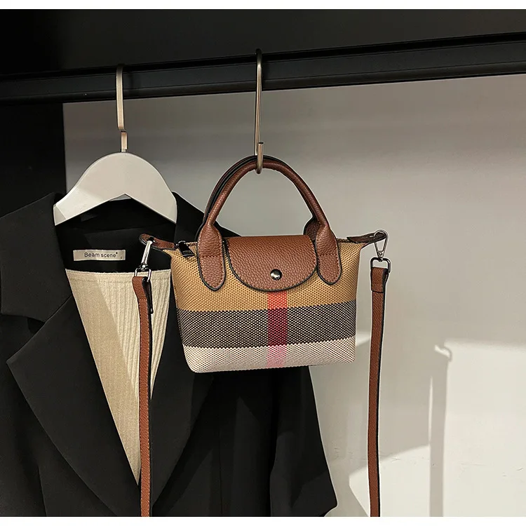 

2025 New Women's Textured Shoulder Messenger Bag - Niche Design, Commuter - Friendly, Casual Plaid Handbag