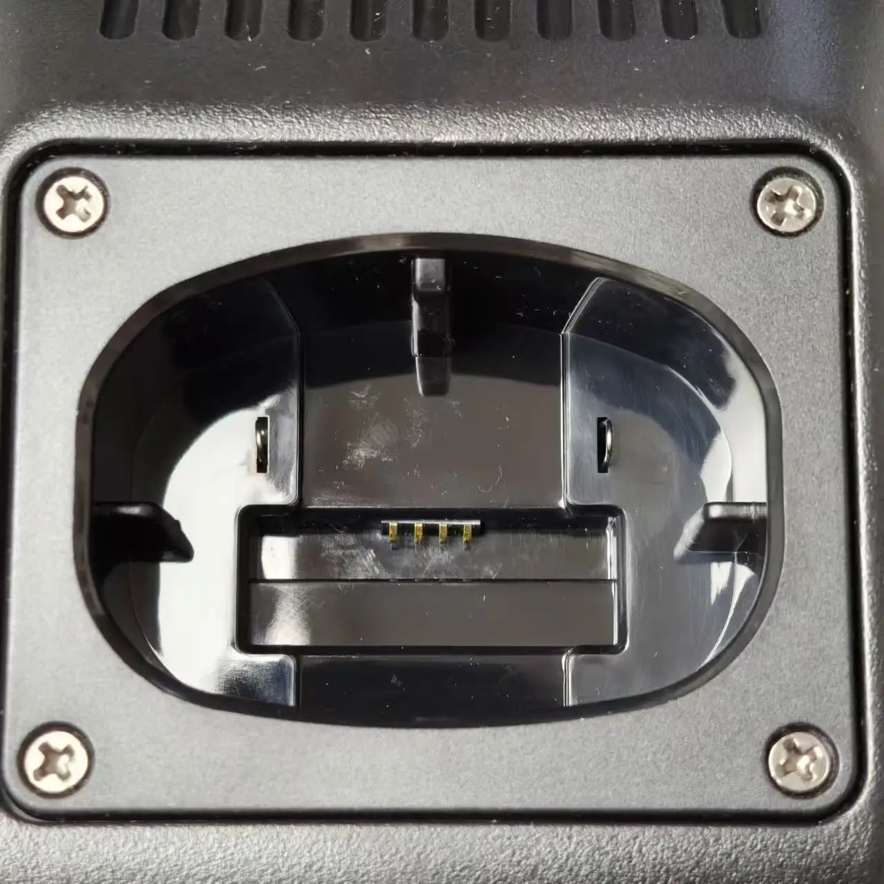 Desktop Charger for Motorola DTR410 DTR510 DTR610 DTR620 DTR550 DTR650 MTH650 etc Walkie Talkie  for NNTN6923 Battery
