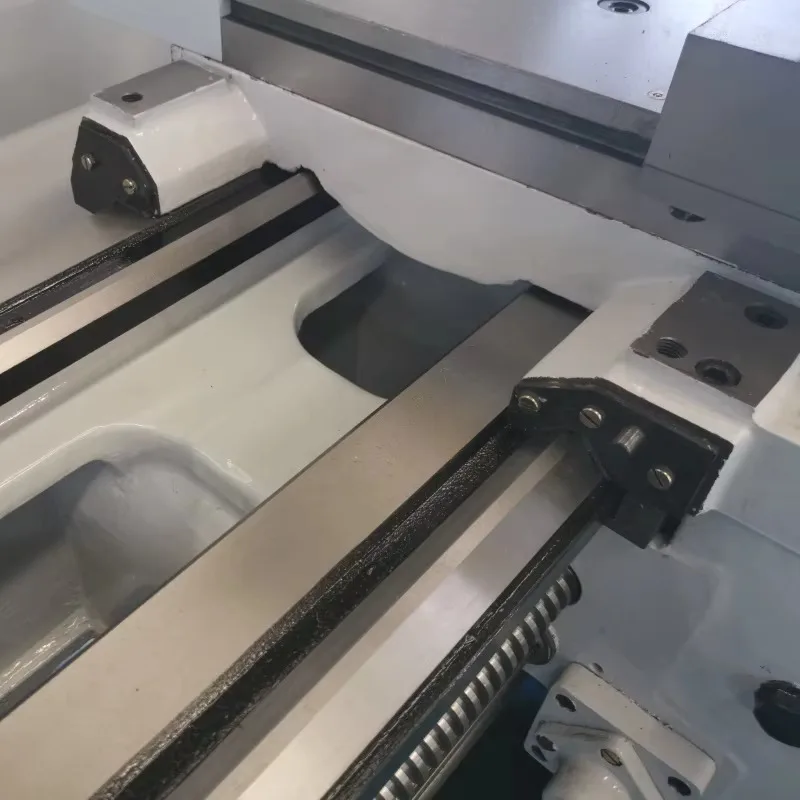 Torno manual horizontal normal do CNC universal do mandril de Manufa da elevada precisão