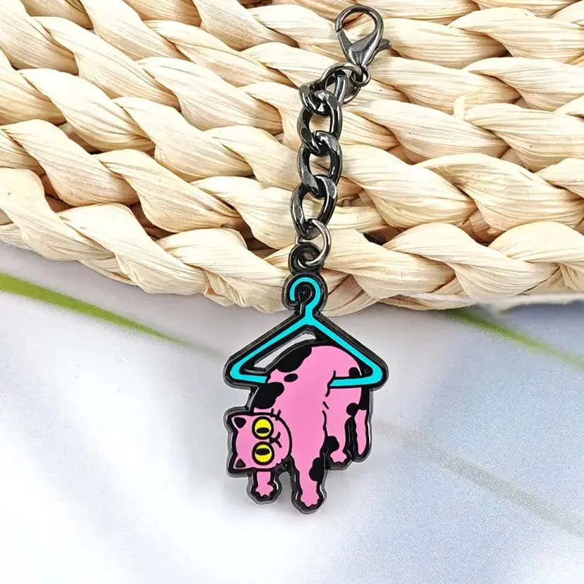 Funny Hang in There Cat Keychain Pink Kitten on Hanger Pendant Cute Meme Metal Keyring Backpack Ornament Motivational Jewelry Gi