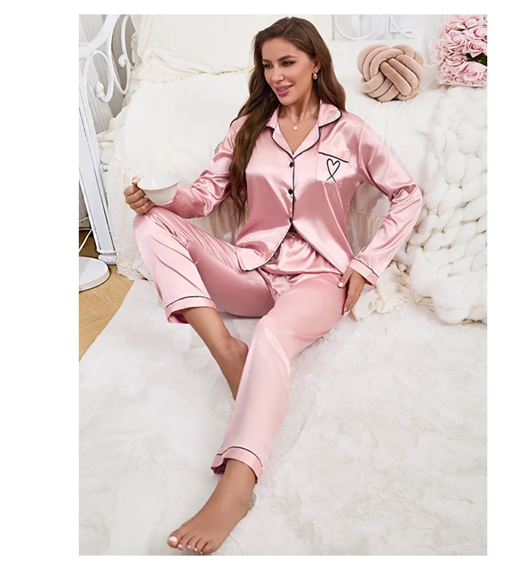 Damen-Pyjama-Set aus Satin, Tasche, herzförmige Stickerei, lange Ärmel, Knöpfe, Revers, Oberteile und elastische Hosen, Loungewear-Pyjama für Damen – Detail 12
