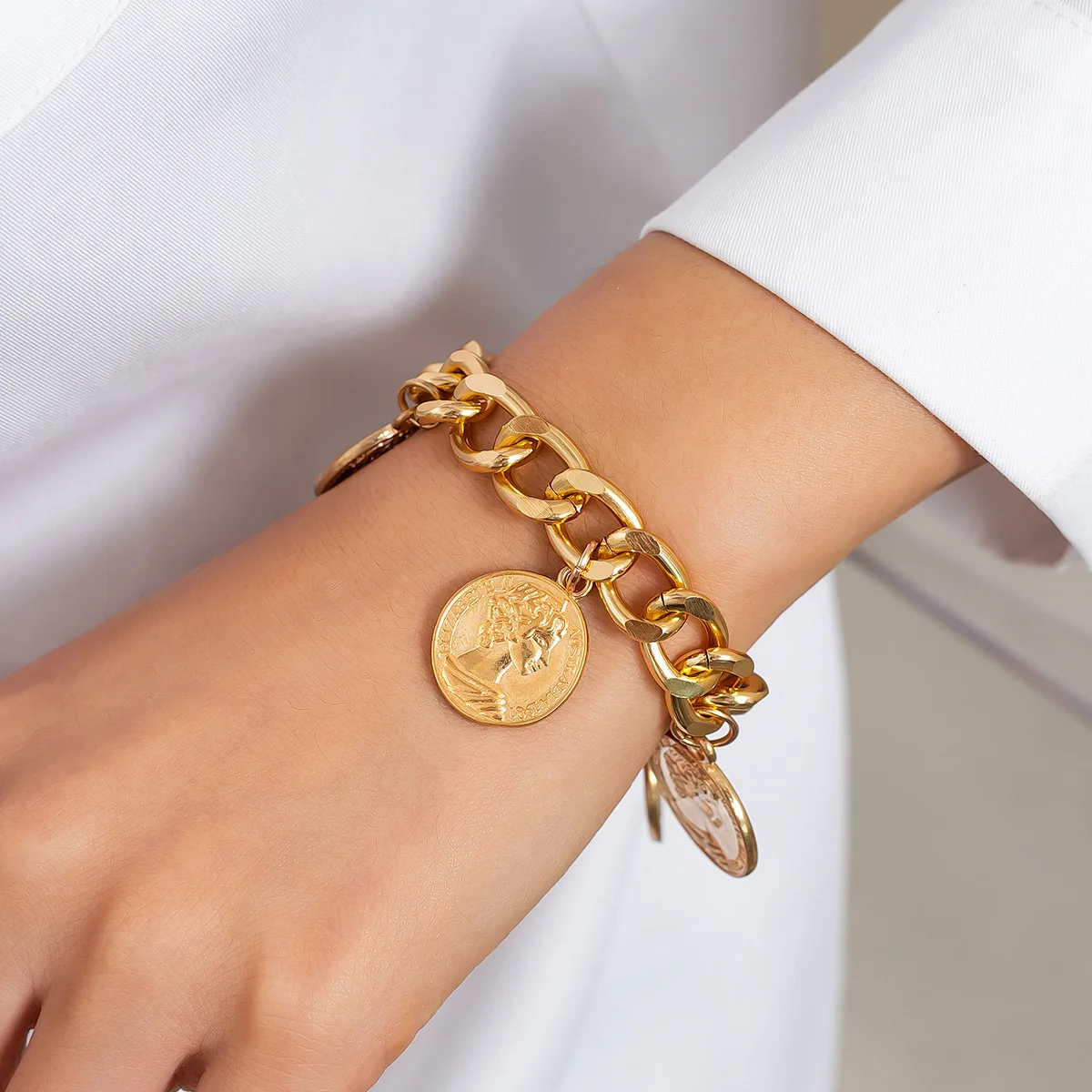 Retro Round Portrait Carved Tassel Pendant Bracelet 2025 Women's Simple Punk Style Gold Color Metal Coarse Girl Fashion Jewelry
