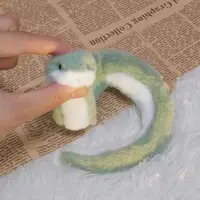 Plush Year of The Snake Plush Toy Little Snake Wrap Around Arm Snake Stuffed Plush Doll Comfort Cartoon Green Snake Animal Doll