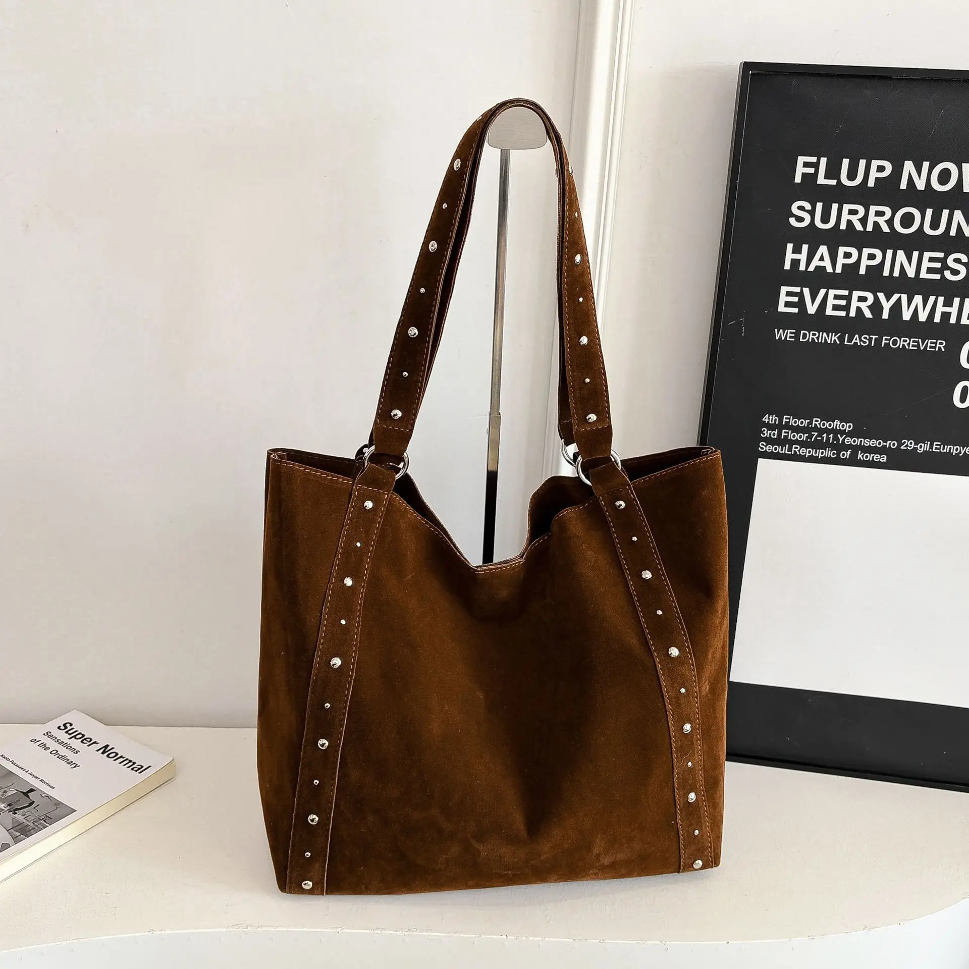 

Сумка через плечо с шипами 2025 года, острая женская сумка через плечо, шикарная сумка для подмышек с клецками, минималистичная сумка «день-ночь»