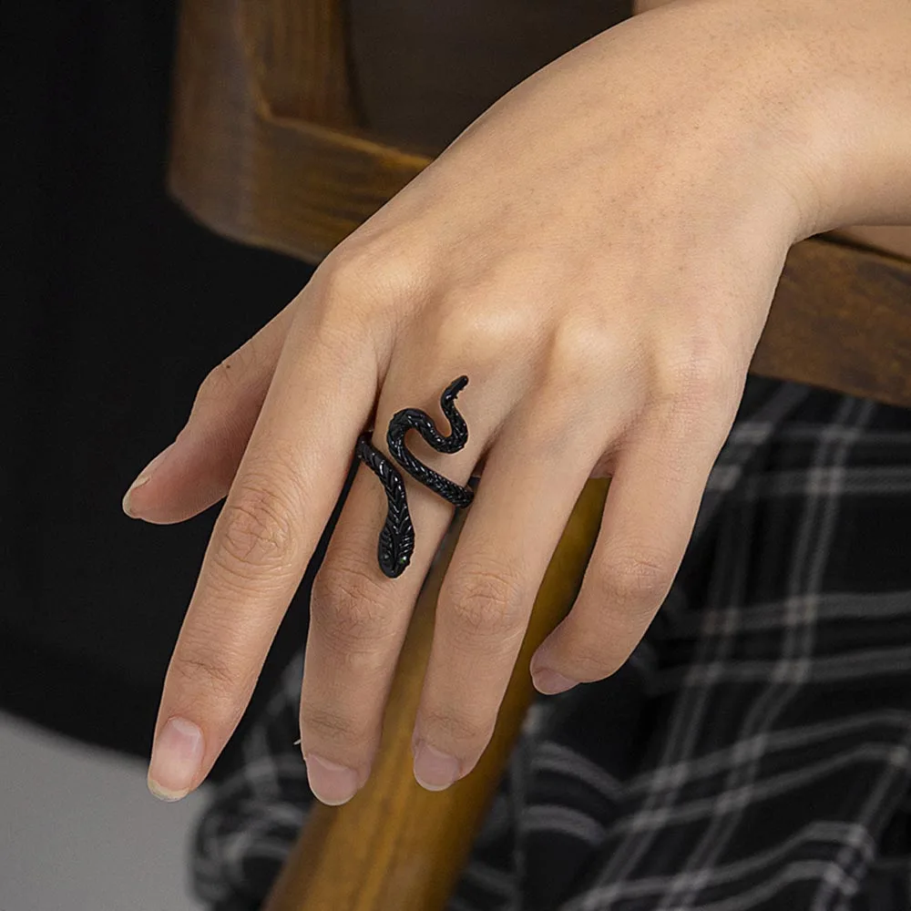 Punk Goth Black Color Cool Snake Shape Rings for Women Men Bijoux Adjustable Open Finger Ring Halloween Party Jewelry Gift