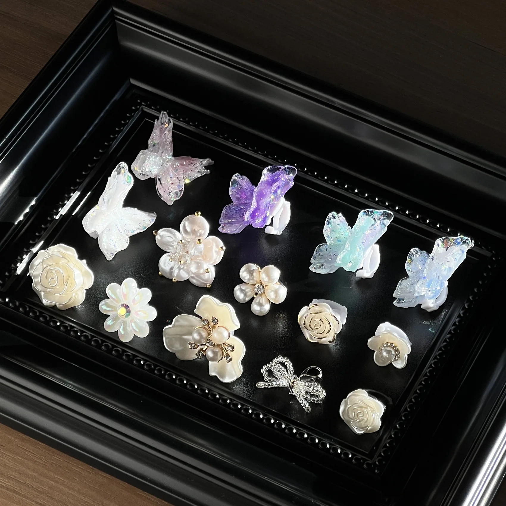 1PCS Butterfly Pearl Flower Shoelace Charms Set, Detachable Shiny Butterfly Rose Camellia Shoe Lace Decor Clips Shoe Decoration