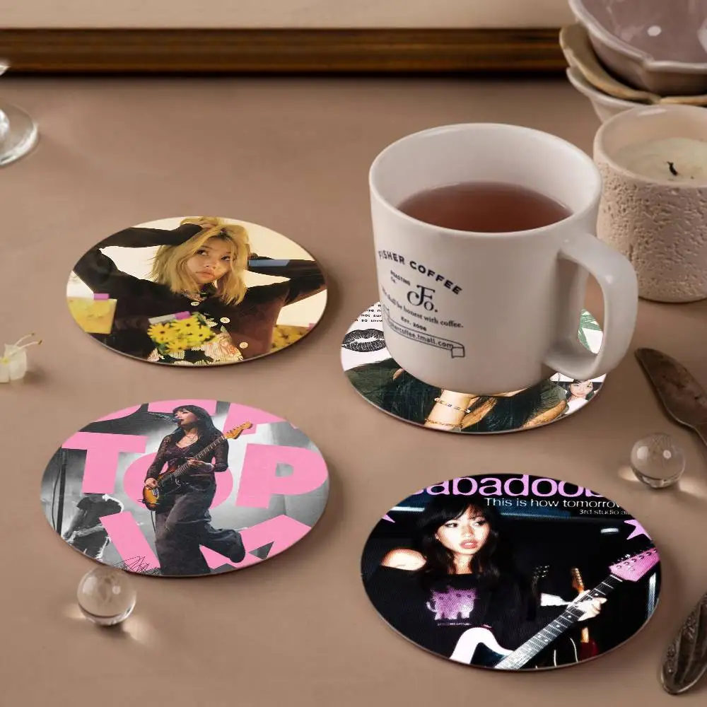 Singer B-Beabadoobee Themed Wooden Coaster Creative Heat-Resistant Non-Slip Table Mat, Suitable for Protecting Desktop