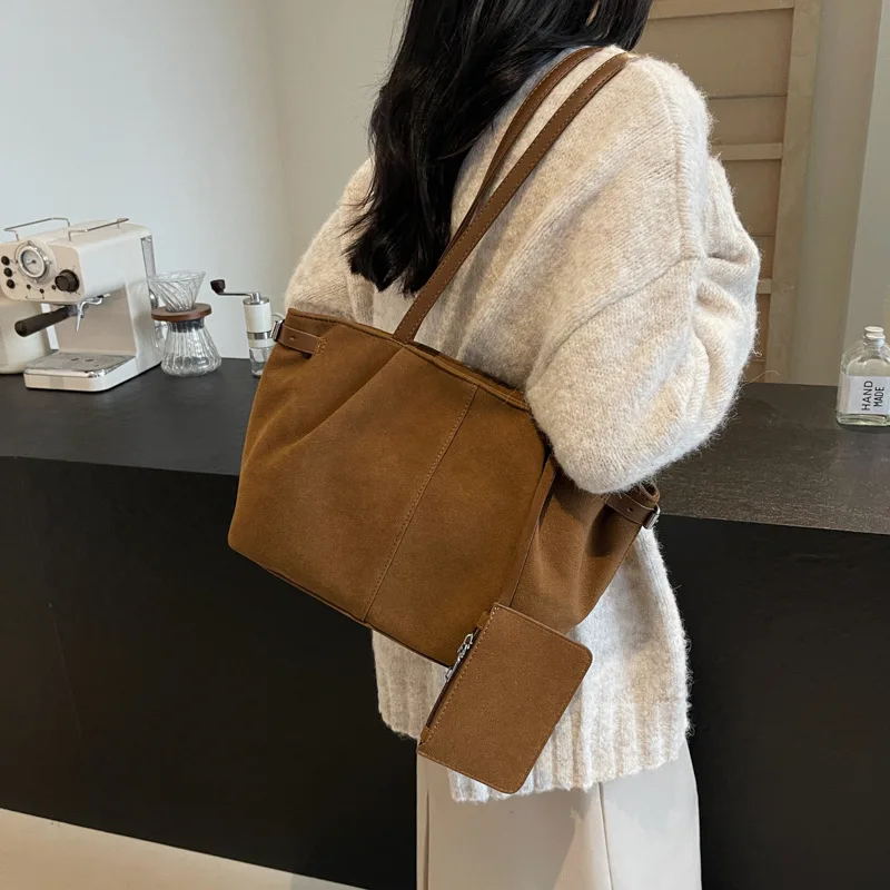 

Fashion new women's suede handbag 2026 simple large capacity buckle shoulder bag suitable for work travel bag with inner pocket