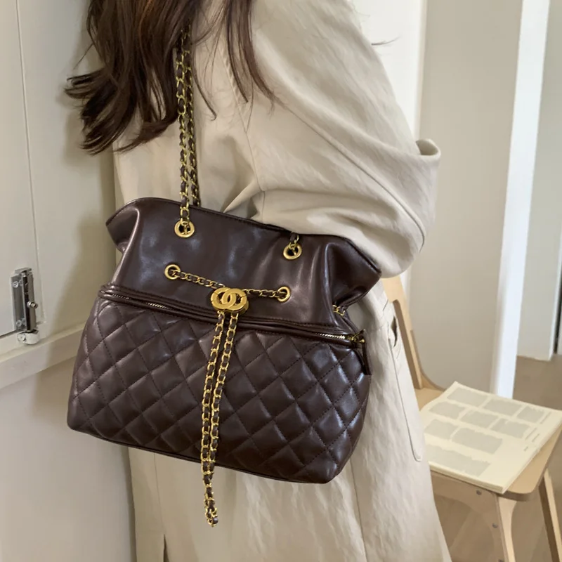

High-end Bag for Women New Trendy Fashion Quilted Texture Shoulder Bag Large Capacity Commuter Bag Chain Bag