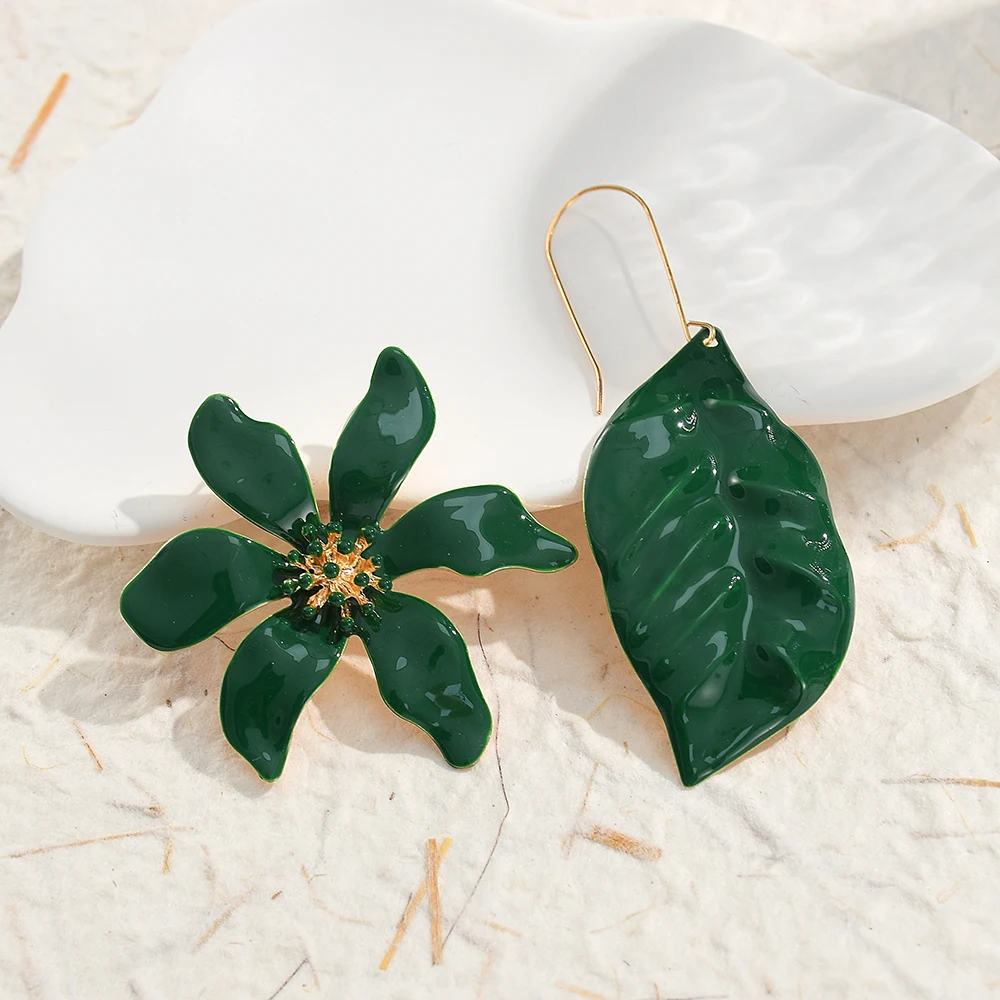 Hot Sale Green Plant Leaves Earrings For Women Creative Metal Simple Drop Earrings Female Fashion Statement Jewelry