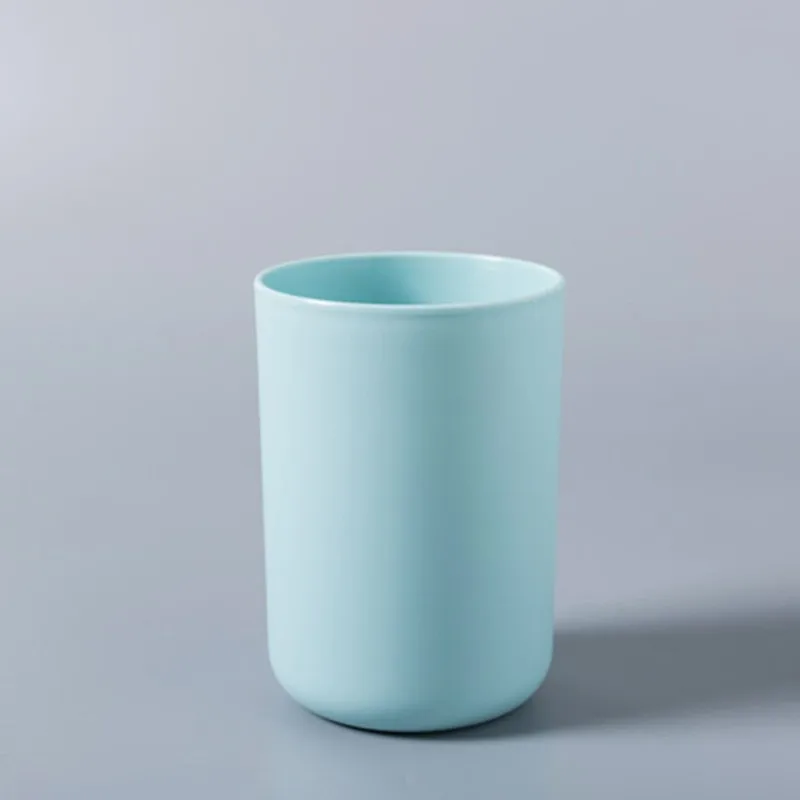 ถ้วยน้ำพลาสติกใส่น้ำยาบ้วนปากในห้องน้ำแก้วมักใส่แปรงสีฟันแบบทึบสำหรับเดินทางในบ้านแก้วมักใส่น้ำยาบ้วนปากทำจากพลาสติก