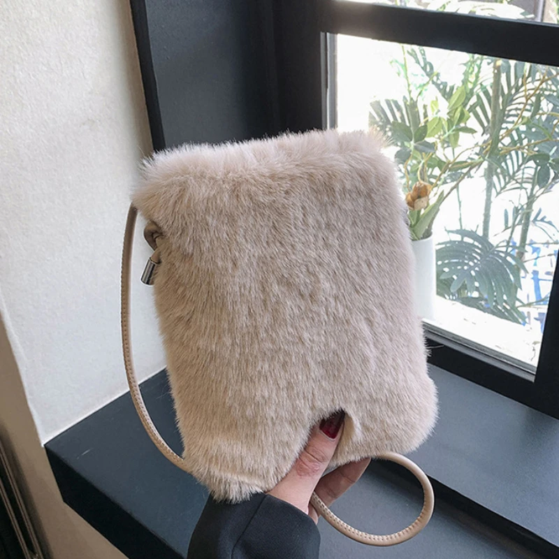 Bolsa crossbody de pelúcia fofa para mulheres, bolsa de cabelo de coelho, bolsa de ombro única maquiagem niche, bolsa para celular, outono e inverno, 2024