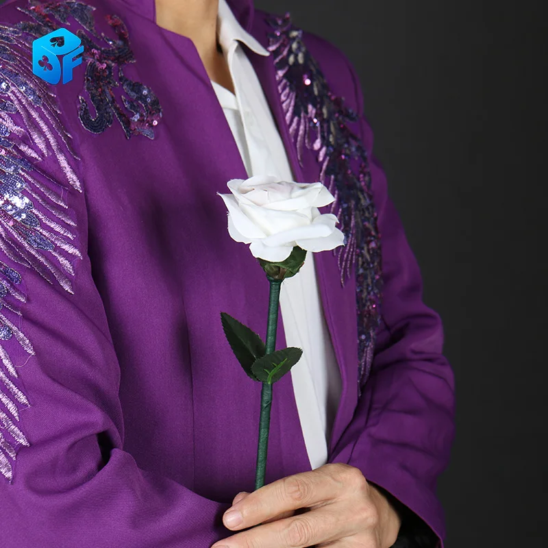 Roses change color by one and two The rose scarf changes color Magic Tricks Props Professional Magician Street Magie Gimmick