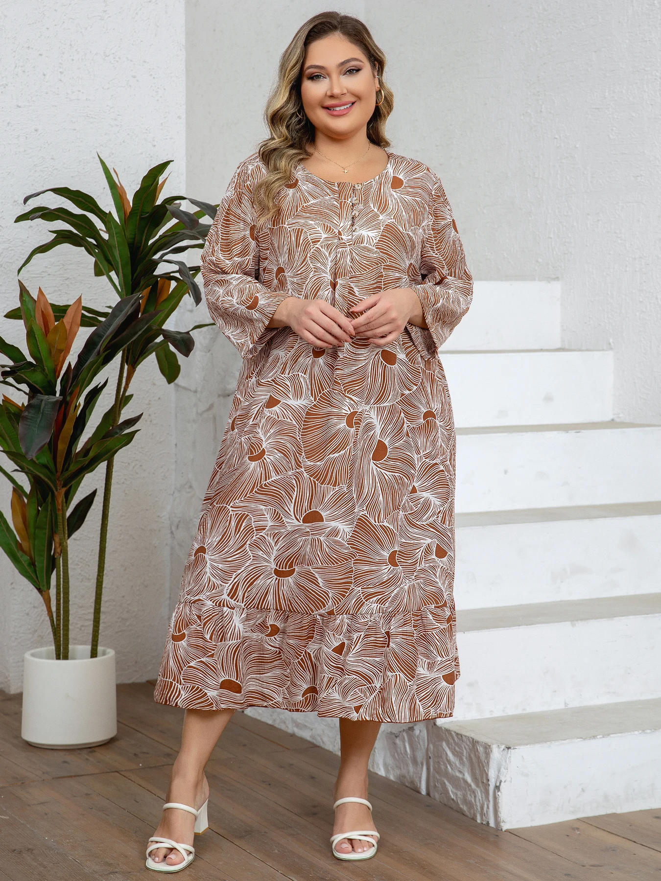 ชุดเดรสแขนสั้นพิมพ์ลายดอกไม้สำหรับผู้หญิงขนาดพลัสไซส์ ดีไซน์คอกลม ชุดเดรสสวมใส่สบายทุกวัน