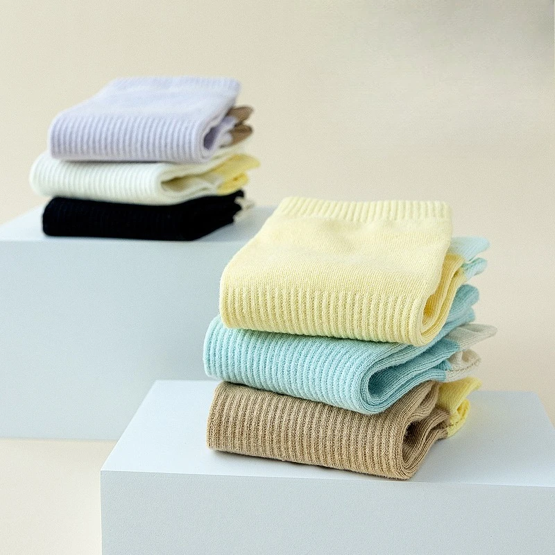 6 pasang kaus kaki musim panas yang tipis, bernapas, menyerap keringat, antibakteri, dengan ujung terpisah, warna solid, serbaguna, kasual, dan nyaman.