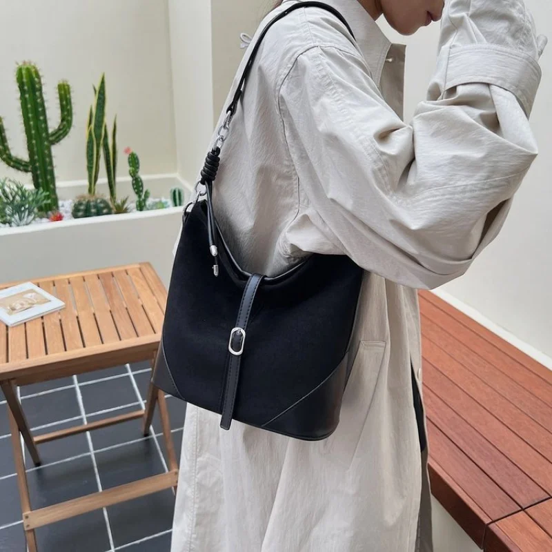 

Женская модная кожаная сумка через плечо с парижским дизайнерским эстетичным и простым винтажным стилем, идеально подходящая для прогулок ​