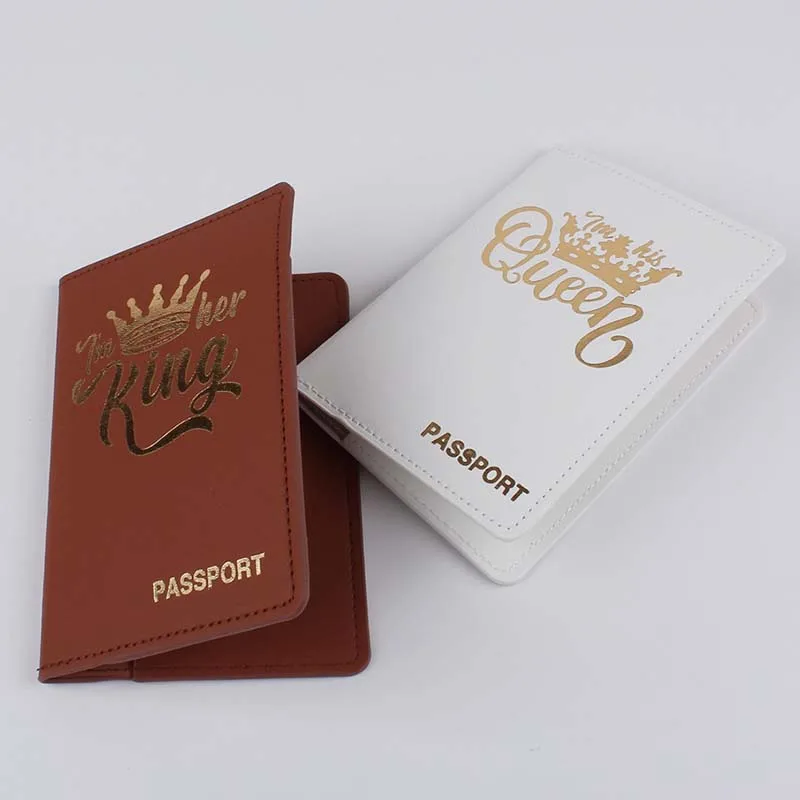 Funda de pasaporte para pareja, estampado en caliente "KING & QUEEN", nuevo amante Funda de pasaporte de viaje para hombres y mujeres, soporte de pasaporte de boda, regalo de boda de moda