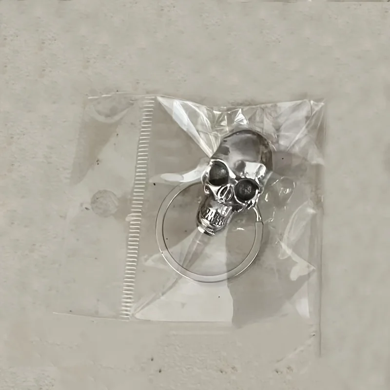 Stainless Steel Skull Motorcycle Key Decorative Hat, Unique Gift for Cyclists, Skull Keychain Decoration (Key Not Included)