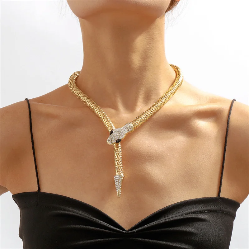 Collar de serpiente con diamantes de imitación de flexión arbitrariamente a la moda para mujer, collares de animales de Metal Punk exagerados, joyería informal para fiesta