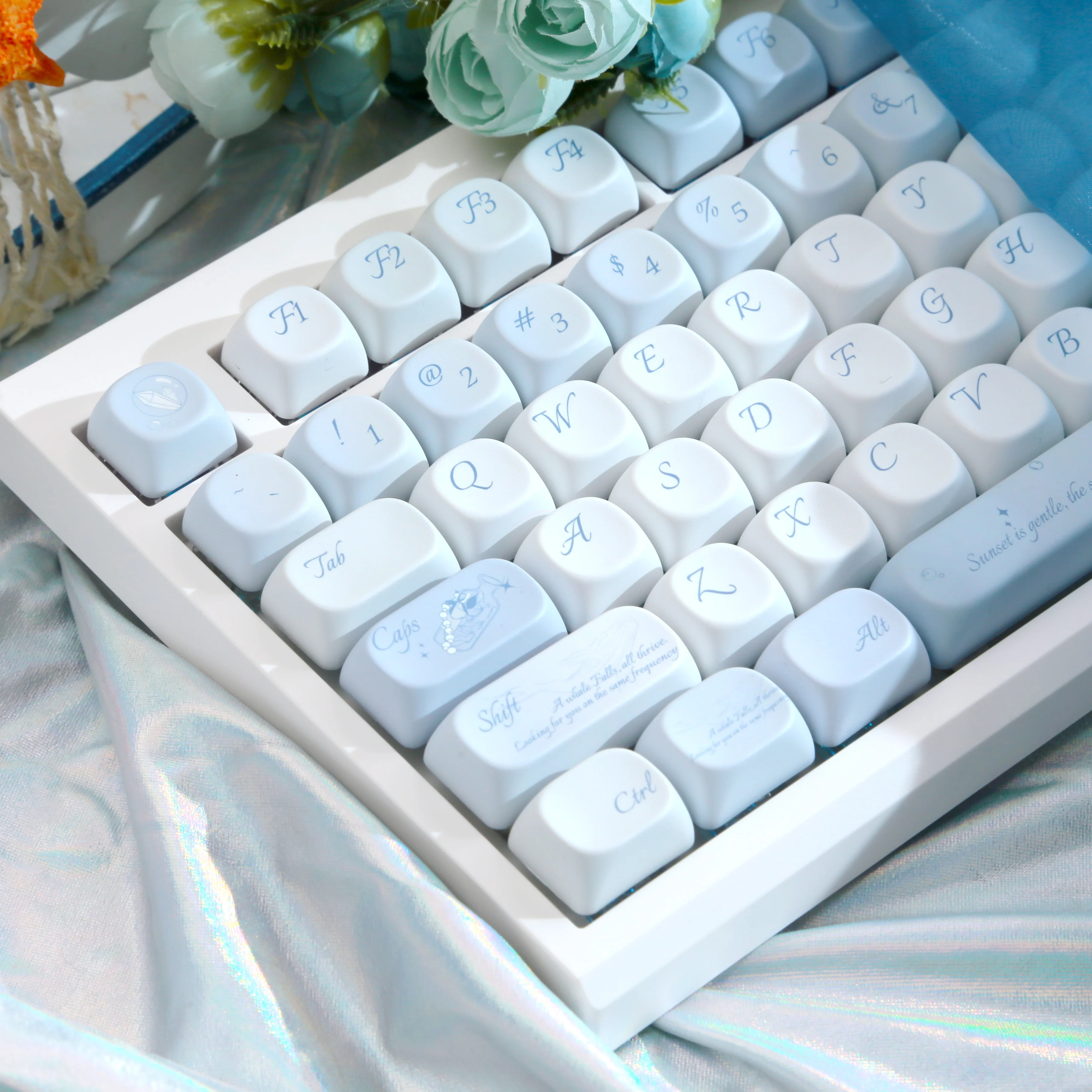 

Blue Ocean Whale MOA Profile Keycaps Set PBT Dye-Sub Cute White Keycaps For Mechanical Keyboard 68/87/98/104/108 Alice Layout