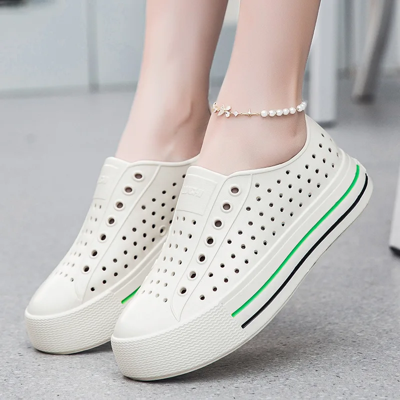 New Summer Female Sandals Kid Boy Girls Garden Outdoor Beach Water Shoes Clogs EVA Slip-On Thick Bottom Sports Sandals Cave Shoe