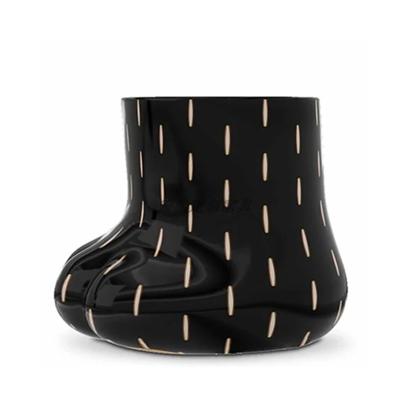 

Modern light luxury fiberglass cat claw coffee table designer model house household living room small side table modeling