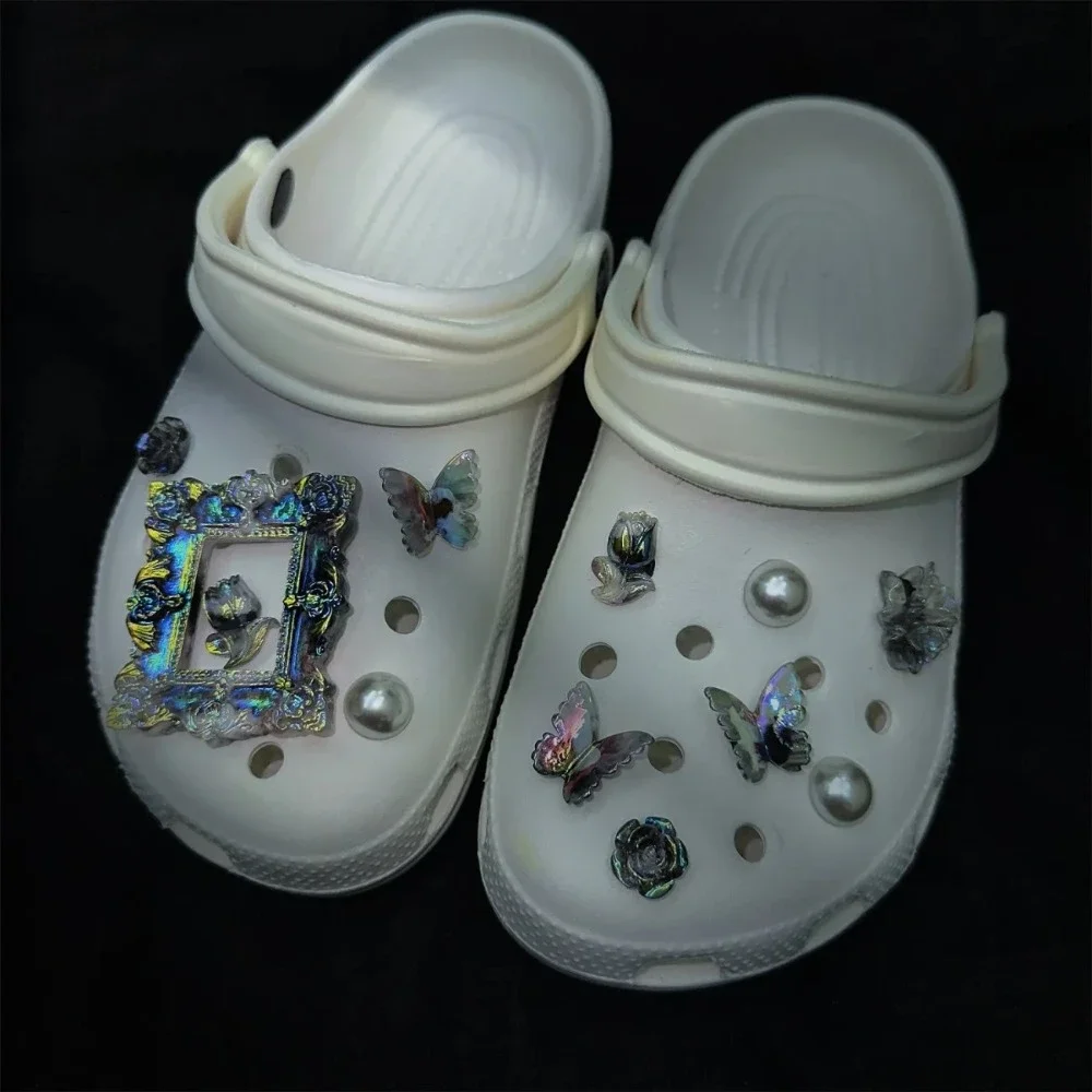 

New Fashion Black Shoe Charms for Crocs Vintage Elegant Luxury Shoe Decorations for Cool Girls Gift 2024 High Quality