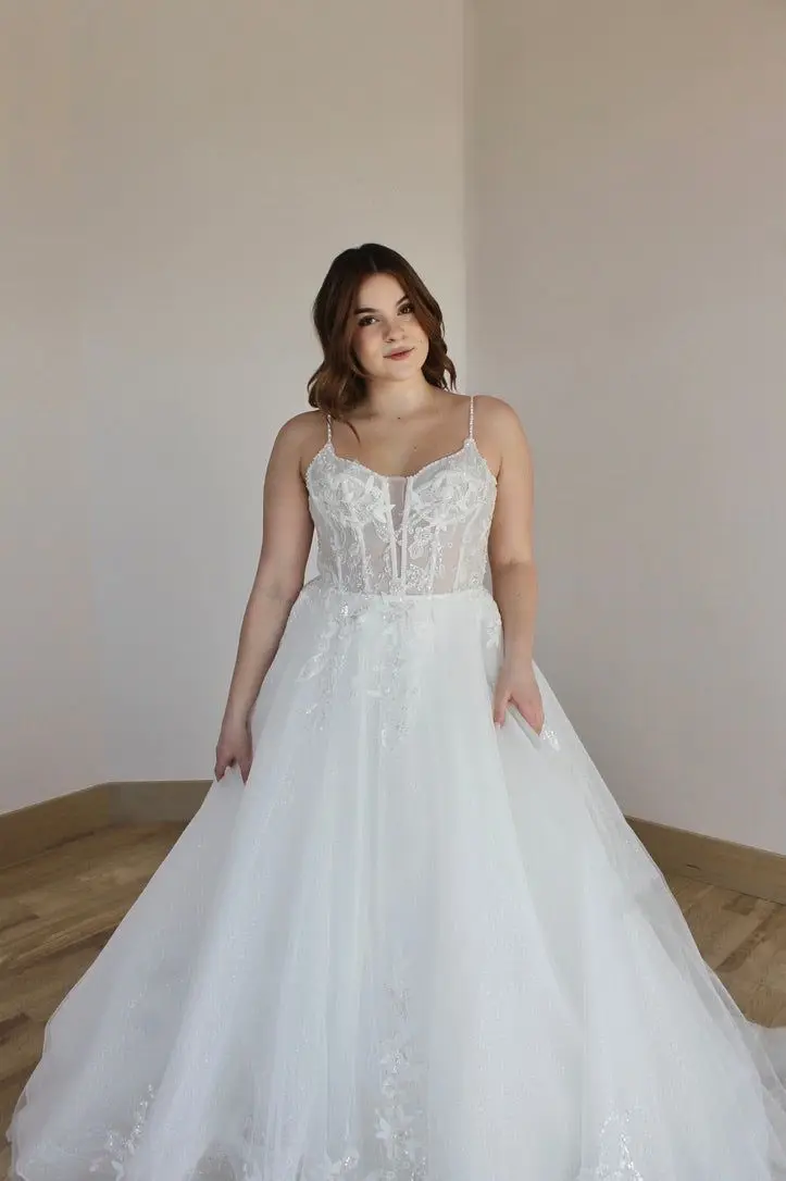 Robe de Mariée Blanche Trapèze à Bretelles Spaghetti et Traîne en Dentelle, Corset Perlé, en Tulle, pour Patients, Style Boho, Été 2024