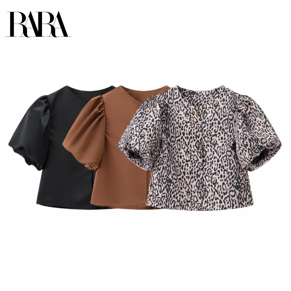 

RARA 2025: женский топ с короткими рукавами и V-образным вырезом, пышными рукавами и рисунком животного для модного и стильного образа