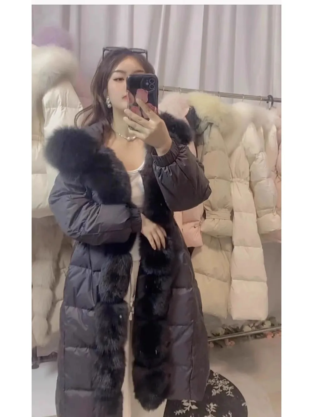 مقنعين 2025 أنثى الأبيض أوزة أسفل معطف مقاوم للماء سترات دافئة ريال فوكس الفراء الشتاء الملابس للنساء سليم طويل سترة منفوخة