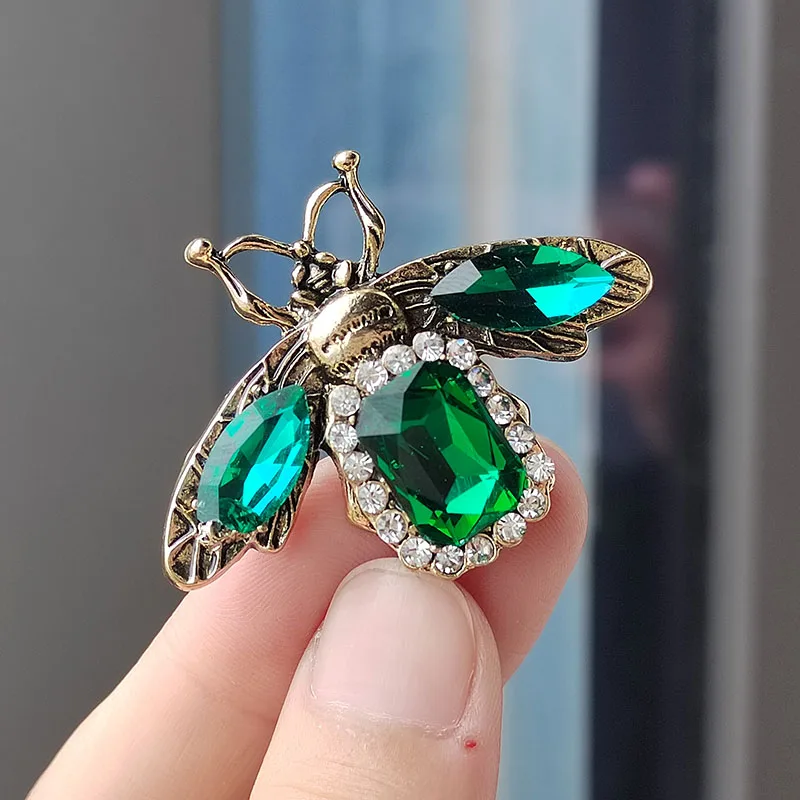 Vintage Green Crystal Bee Brooches For Women Rhinestone Insect Champagne Clothing Coat Suit Wedding Party Lapel Pins Jewelry