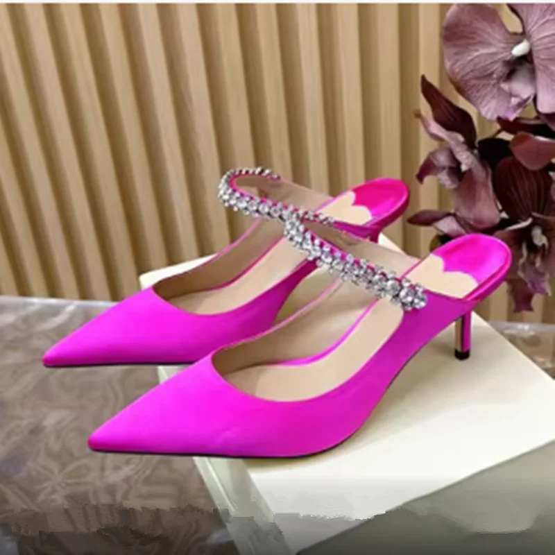 2025 รองเท้าส้นสูงใหม่ของผู้หญิงในยุโรปและอเมริกาสิทธิบัตรหนังชี้รองเท้า rhinestone
