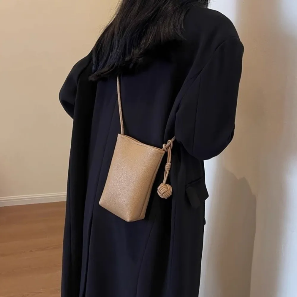 Sac bandoulière en cuir PU pour téléphone portable, couleur unie, petite pochette, sac à bandoulière en cuir avec pendentif, pochette pour téléphone portable