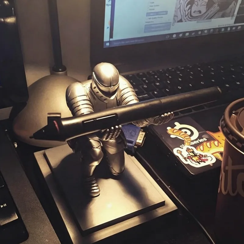 Knight Armor Pen Holder Hero Style Metal Electroplated Pen Stand Desk Organizer Stationery Display Rack for Office Home
