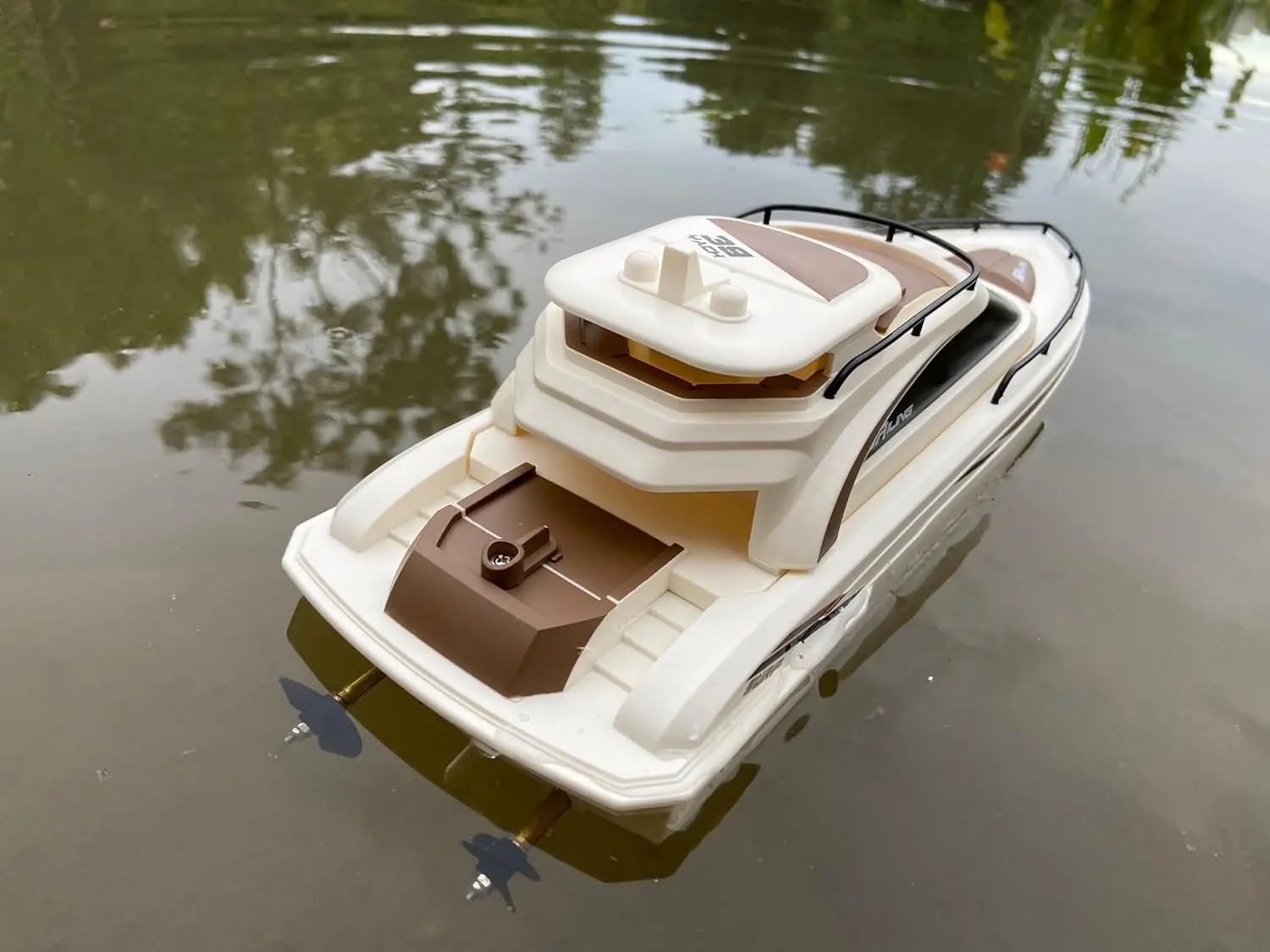 RC Boat Cruise 4 Channel Electric RC Boat 15 km/h Lake Pool Boy Adult Boat Model