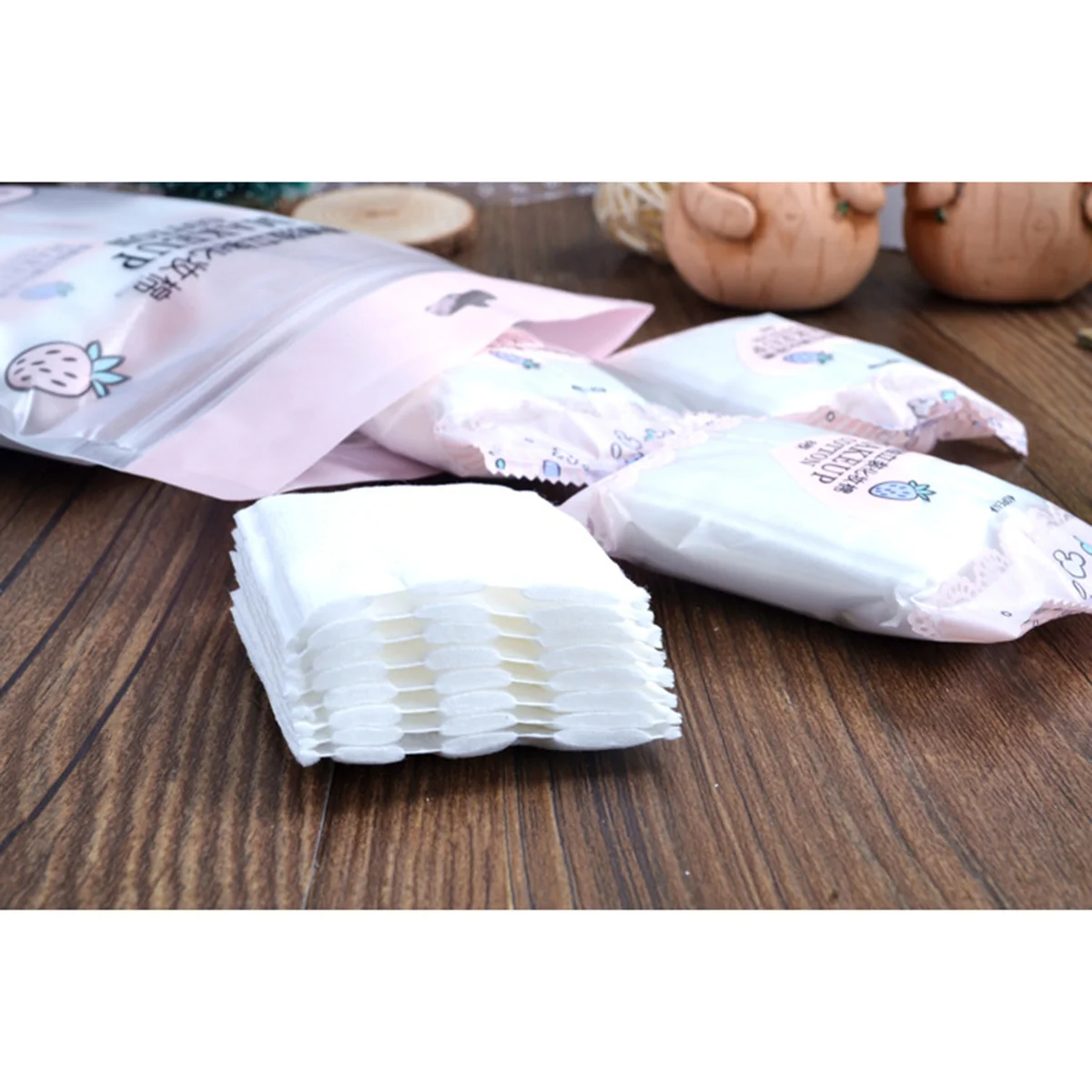 64 pcs Portable Makeup Cotton Pads Disposable Soft Facial Cleaning Squares For Travel Skincare Nail Art Remover Clean Face