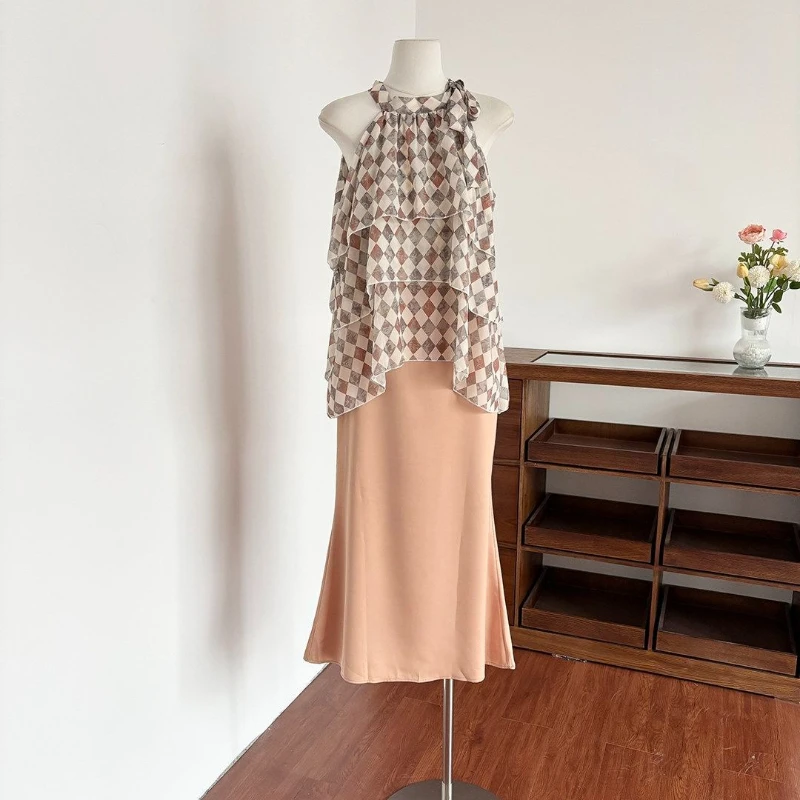 

2026 summer new French style two-piece set women's contrasting color plaid hanging neck vest+high waist slimming skirt set