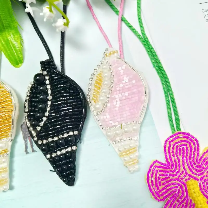 

1Pcs Handmade Beaded Conch Clown Fish Patch Flower Applique For Clothing Hanging Rope Keyring Bag Pendant