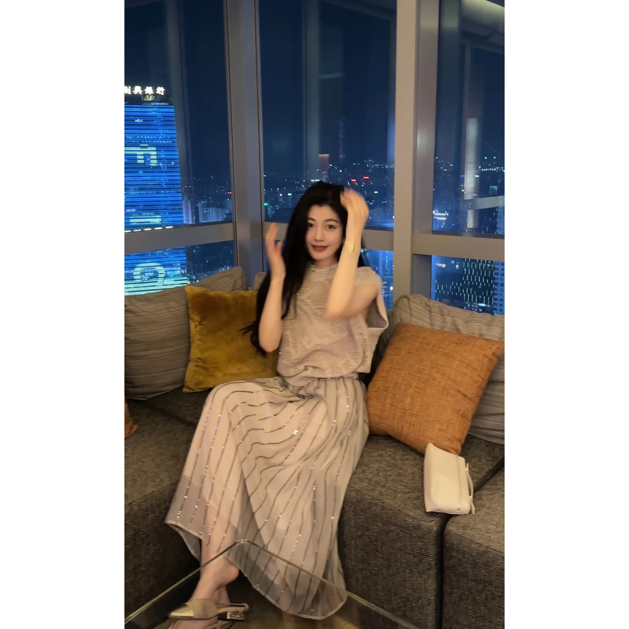 

Элегантная женская юбка с высокой талией и блестящими полосками, модная длинная юбка для стройности, новая весенняя коллекция от 2NCOU