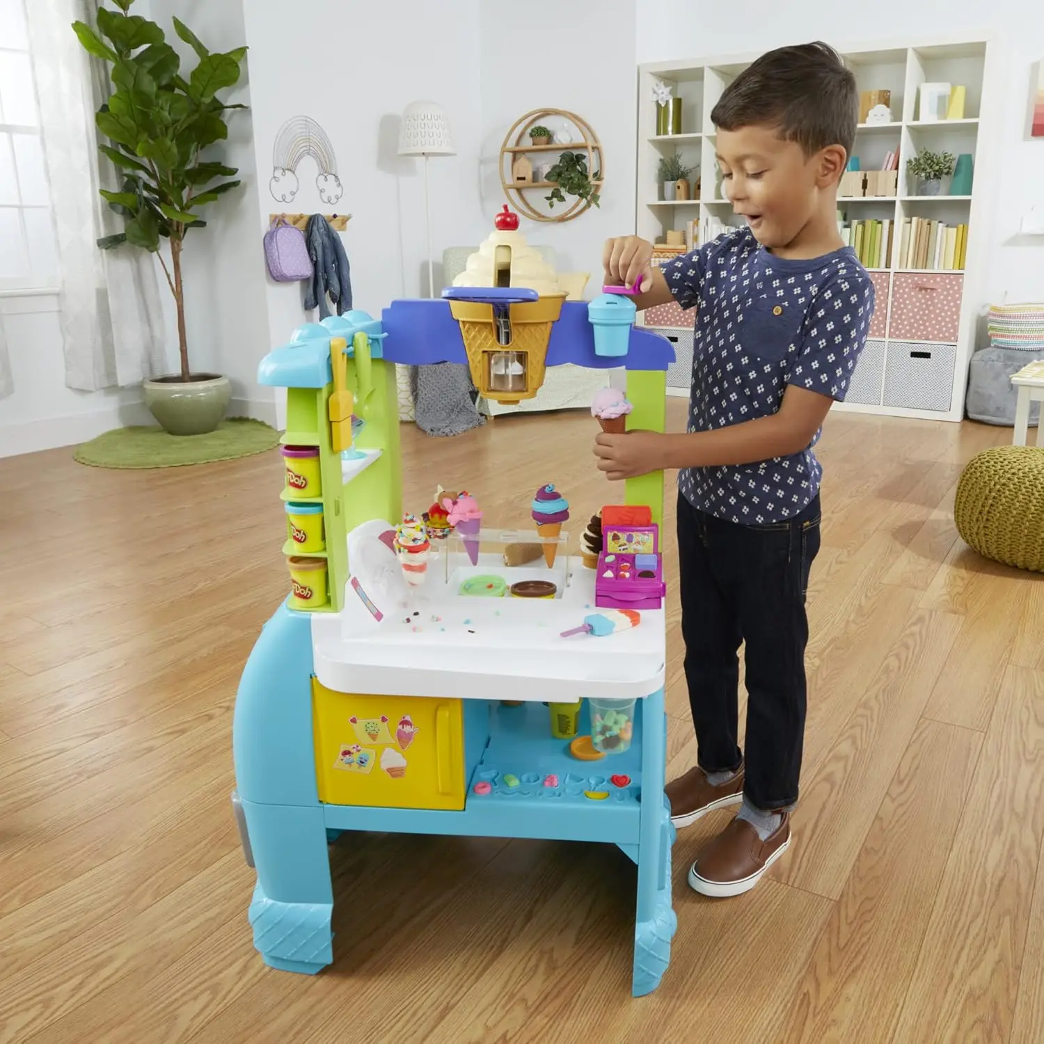 Kitchen Creations Ultimate Ice Cream Truck Toy Playset, 27 accesorios, 12 latas, juguetes preescolares para niños de 3 años en adelante, no tóxico