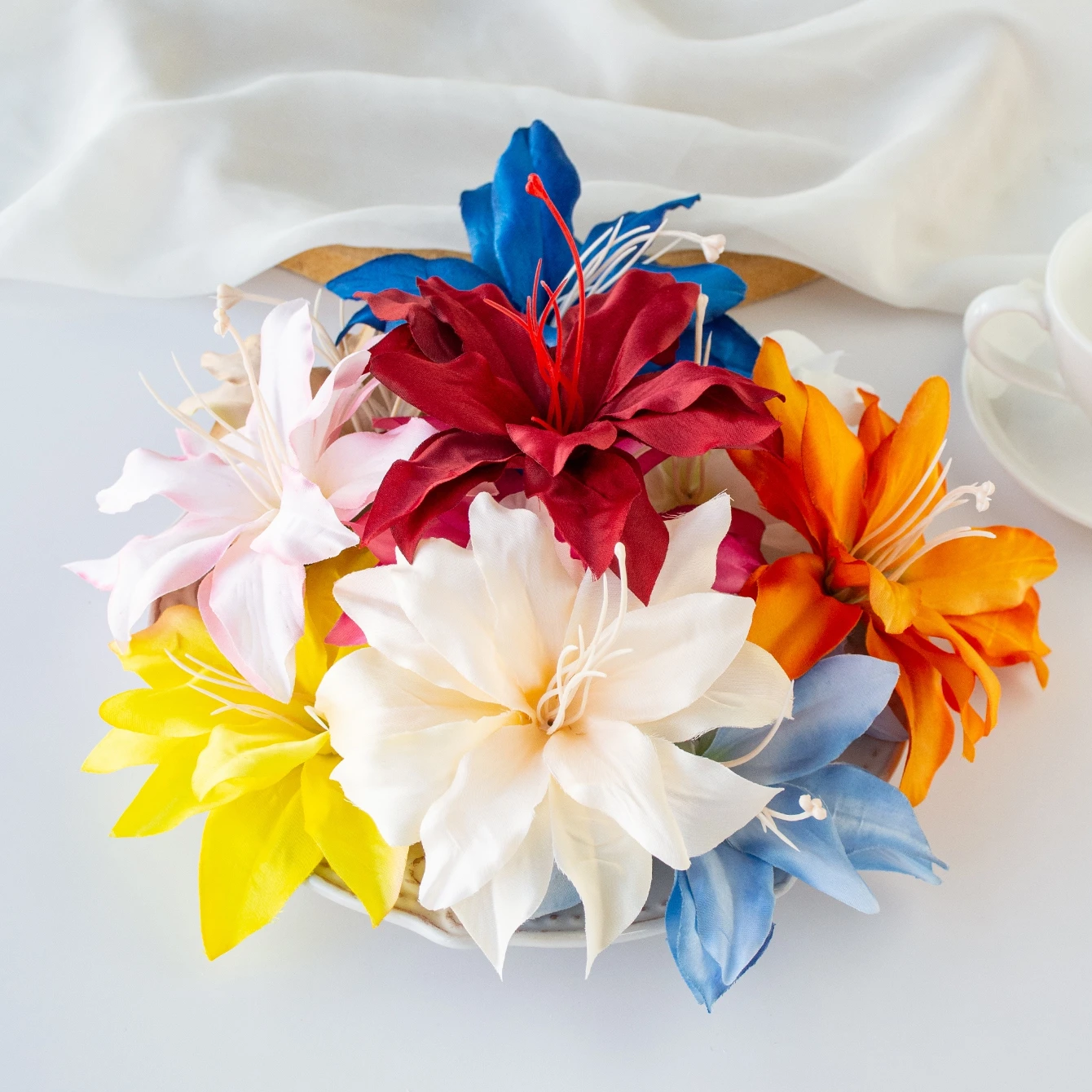 5 Stück künstliche Seidenlilien für Festlichkeiten, Zuhause, Garten, Hochzeit, Brautsträuße, Raumdekoration, DIY-Geschenkbox, Kranz, Wandkunst – Detail 1
