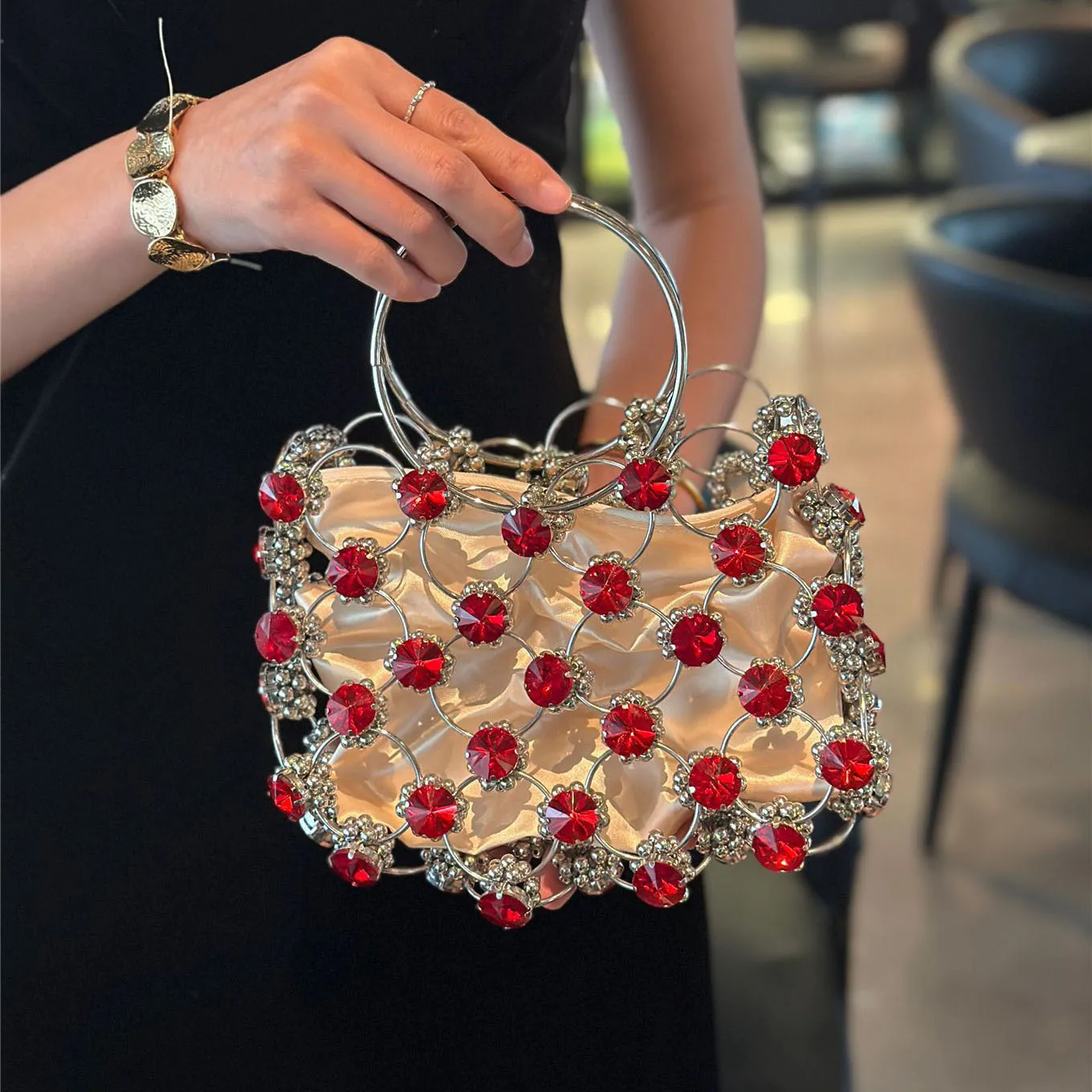 

Металлические сумочки с вырезами и стразами: модный роскошный дизайн, женская вечерняя сумка, летний французский элегантный блестящий клатч