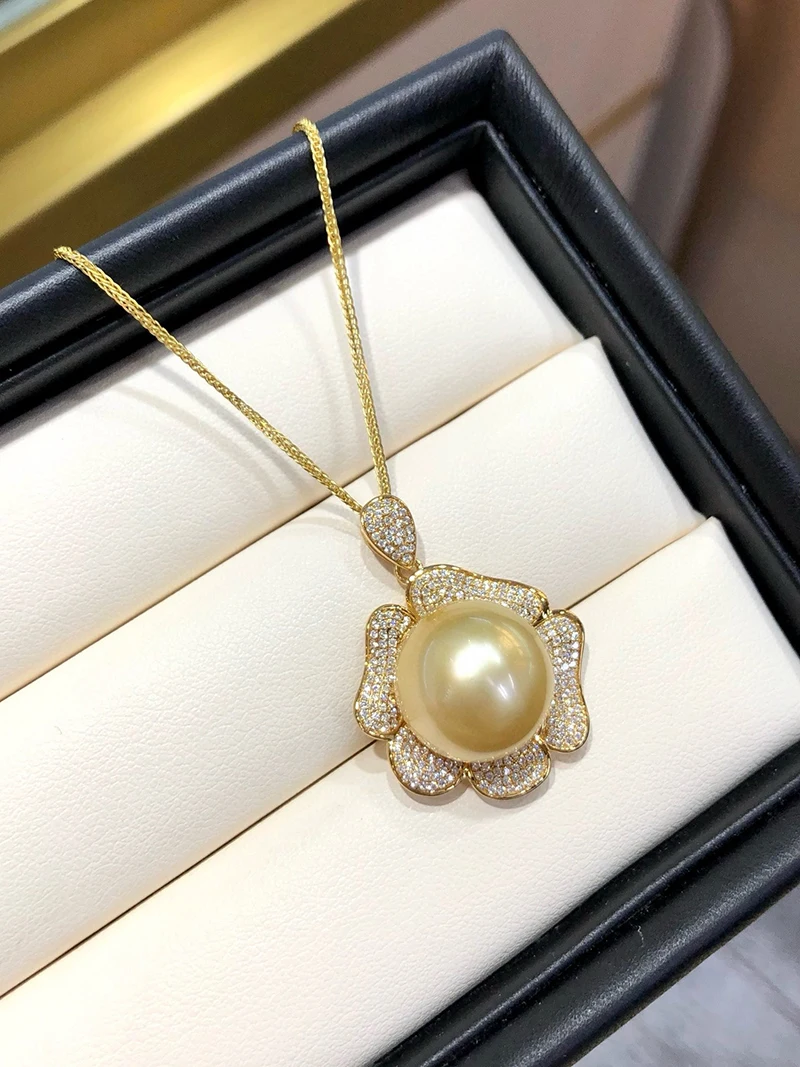 KUGG PEARL 18K Yellow Gold Pendant Luxury Flower Shape Shiny Diamond 13-14mm Natural South Sea Gold Pearl Pendant for Women