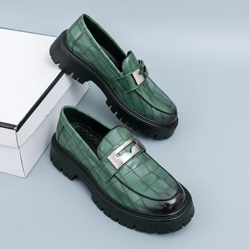 

Модные повседневные лоферы. Модные мужские дизайнерские стили. Повседневная работа для вечеринок и ночных клубов. Кожаные туфли на толстой подошве, увеличивающие рост.